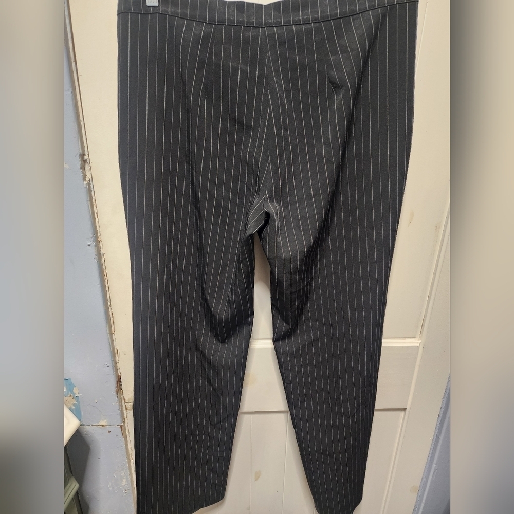 Milena Set Of Black pinstripe pants with matching top. Size XL - Picture 4 of 7